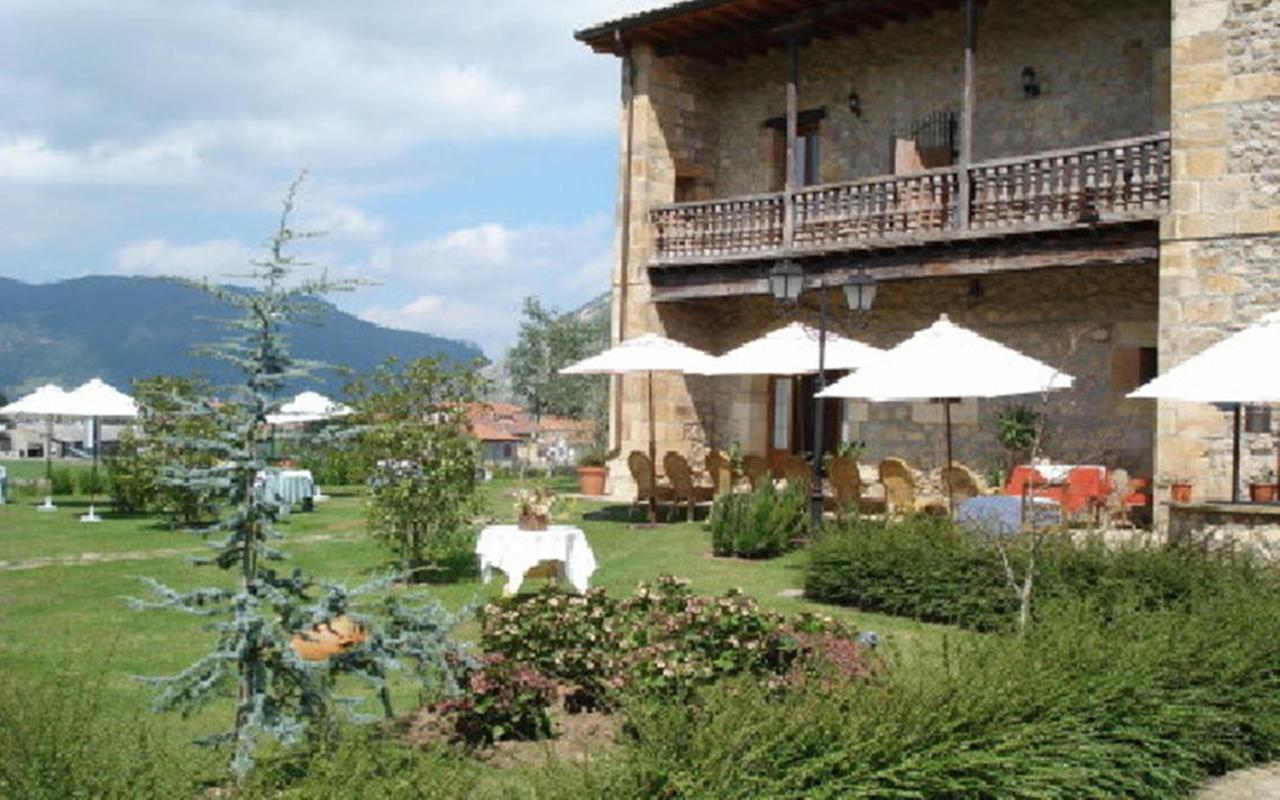 Hotel Palacio Garcia Quijano Corrales De Buelna Exteriör bild