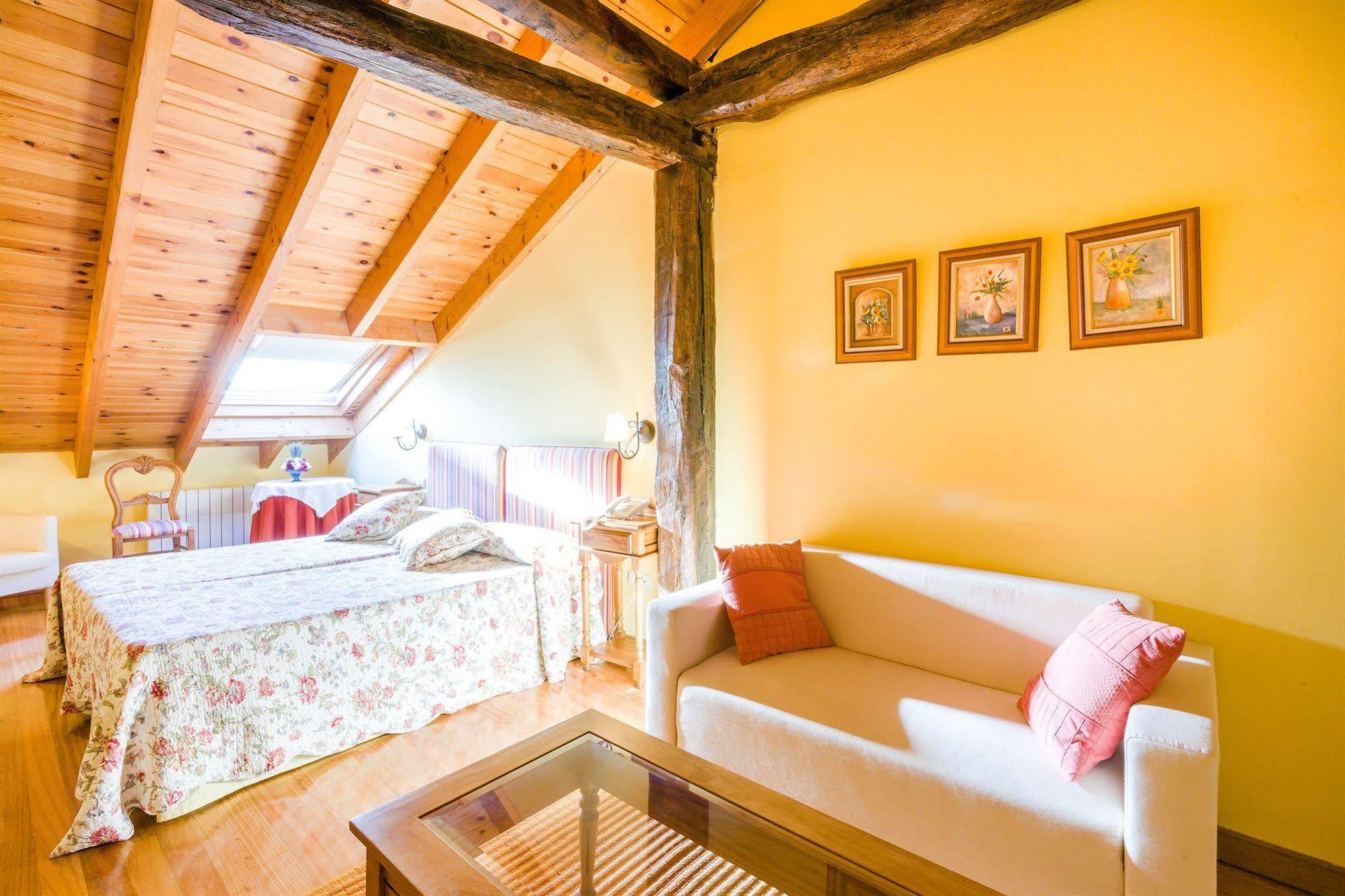 Hotel Palacio Garcia Quijano Corrales De Buelna Exteriör bild