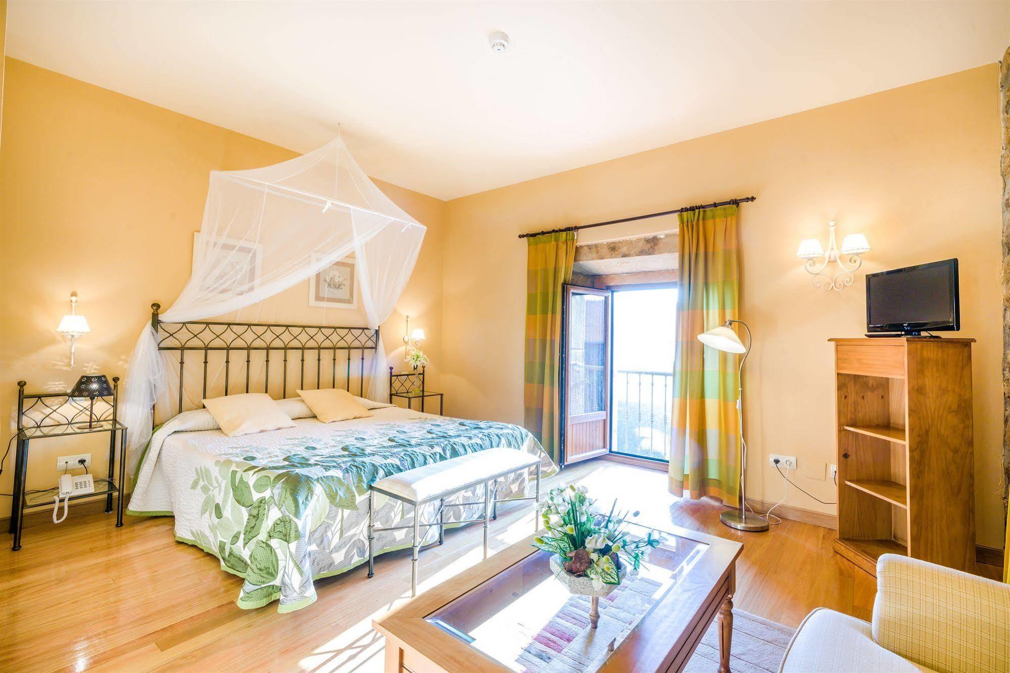 Hotel Palacio Garcia Quijano Corrales De Buelna Exteriör bild